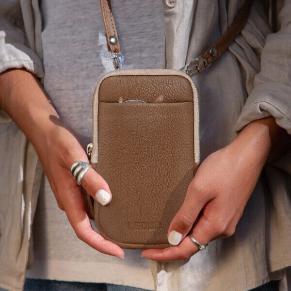 Bandolera Porta Celular Lisa de Cuero Vacuno